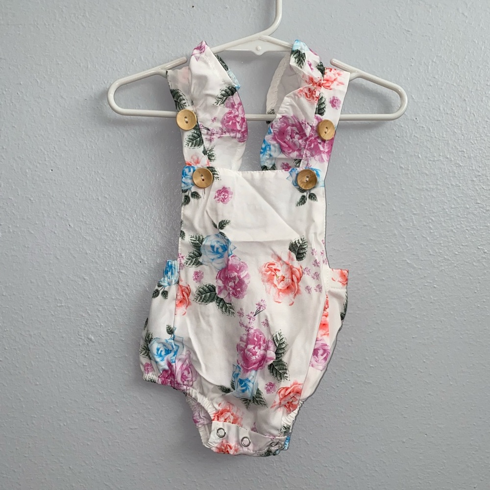 🤩4/$15🥳 
floral backless romper for baby